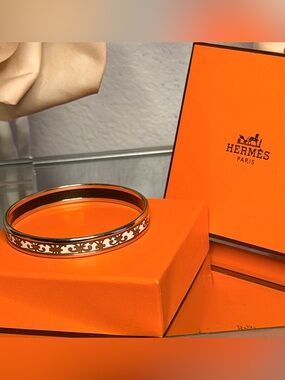 Hermès White and Silver Patterned Enamel Bangle